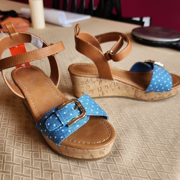 5/$20 NWT Joe Fresh beige blue white polka dot wedge heel sandal shoes girls 3 - Picture 13 of 13